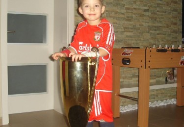 杏彩体育-梦幻足球游戏中英超球衣款式及推荐搭配